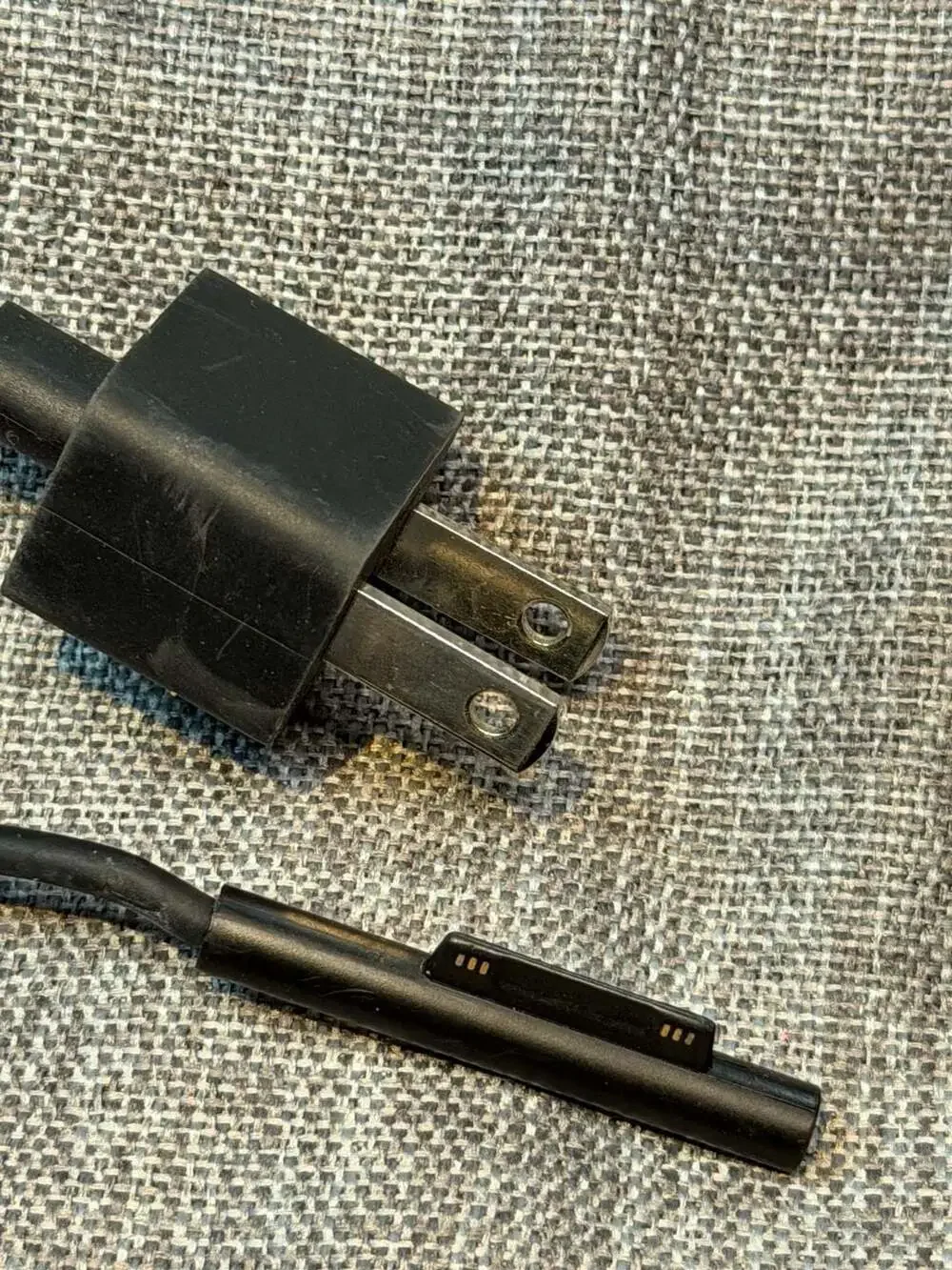 Microsoft Surface 65W Power Supply Black W8Y-00001/Q4Q-00001 - ,